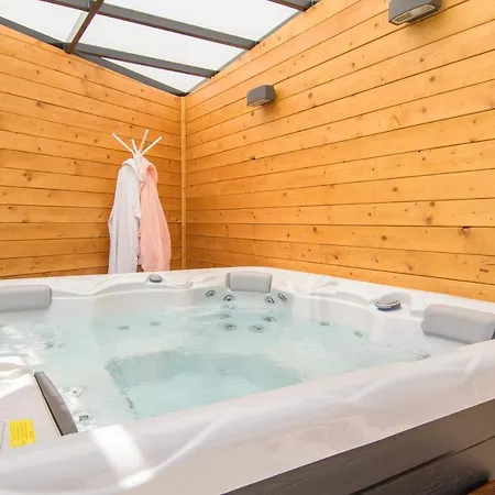 Nyaraló Giovanni Vabriga With Private Jacuzzi