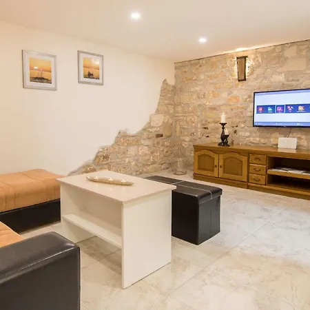 Giovanni Vabriga With Private Jacuzzi Tar-Vabriga