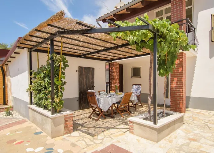 Giovanni Vabriga With Private Jacuzzi 펜션