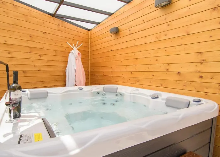 펜션 Giovanni Vabriga With Private Jacuzzi