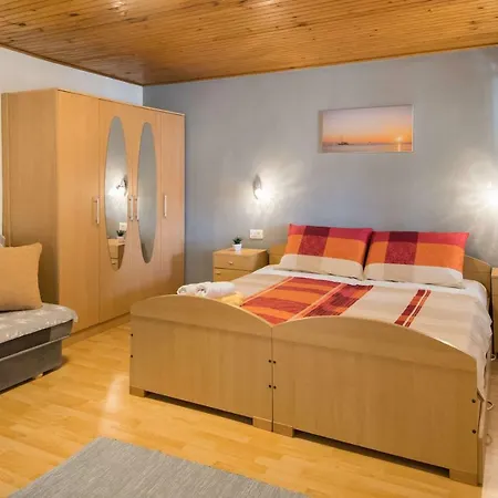 Giovanni Vabriga With Private Jacuzzi Holiday home