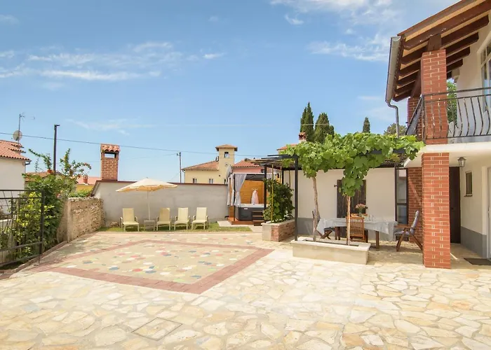 펜션 Giovanni Vabriga With Private Jacuzzi *