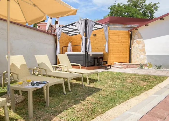 Giovanni Vabriga With Private Jacuzzi *